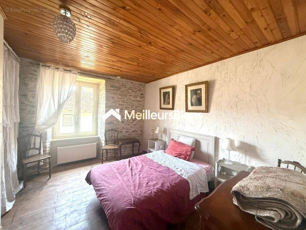 Maison à SAINT-JUST-SUR-VIAUR