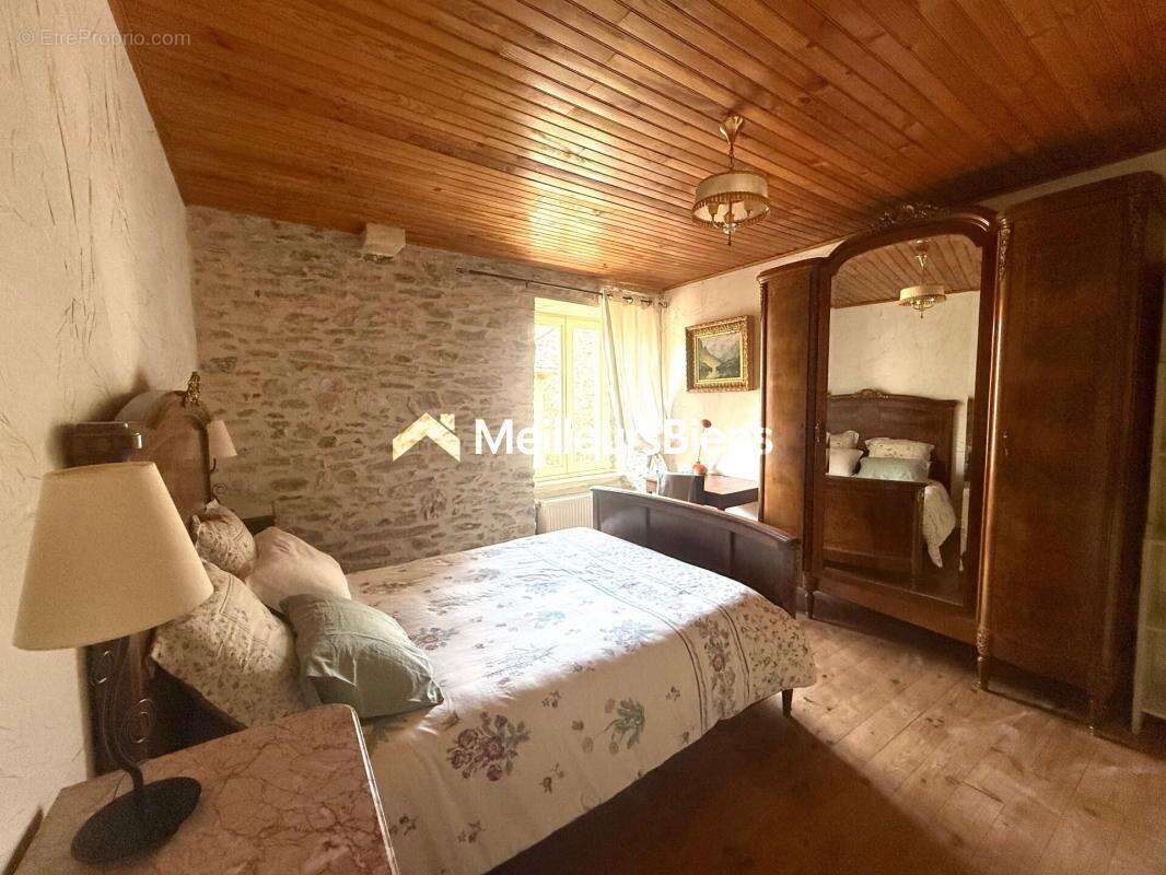 Maison à SAINT-JUST-SUR-VIAUR