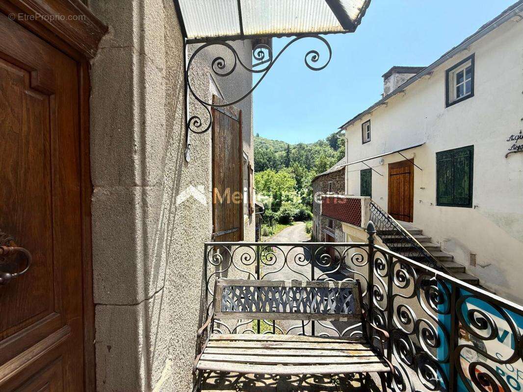 Maison à SAINT-JUST-SUR-VIAUR