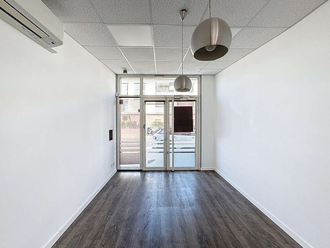 Commerce à SAINT-LAURENT-DE-MURE