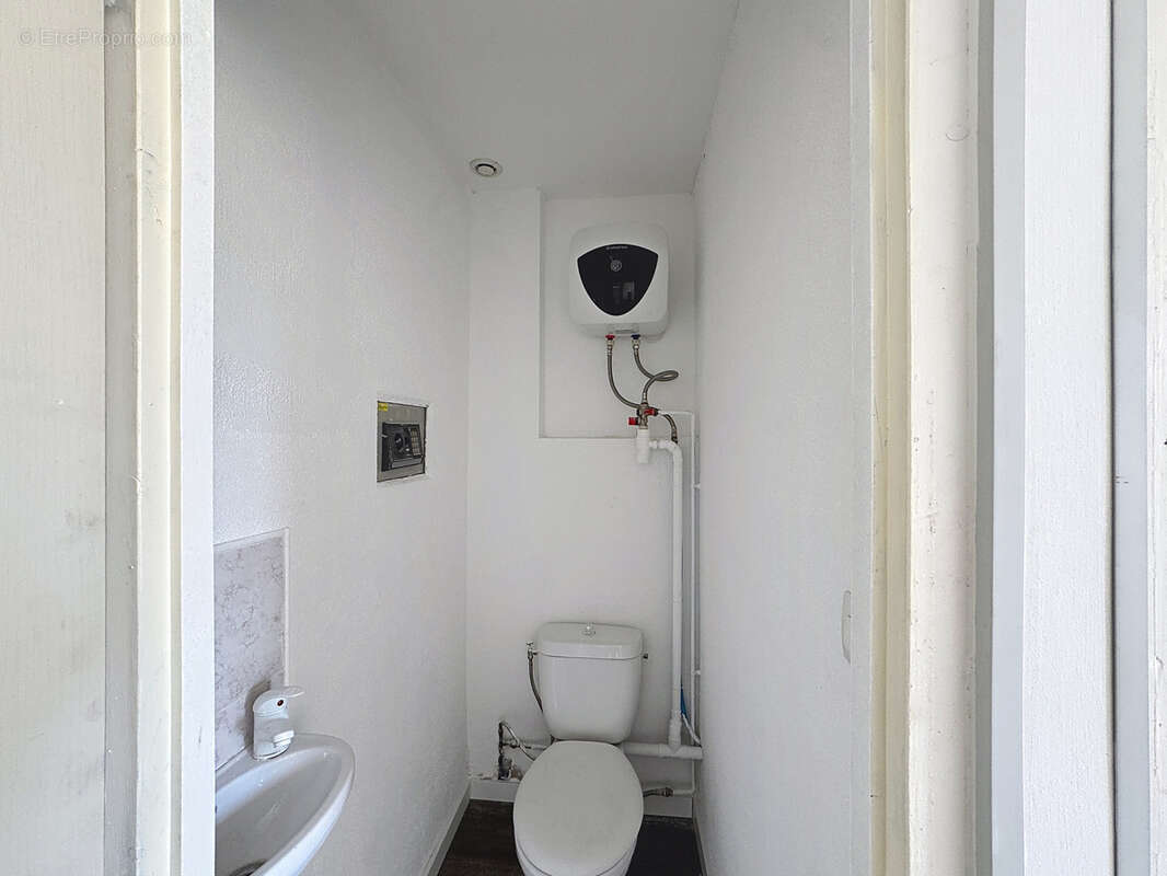 Commerce à SAINT-LAURENT-DE-MURE