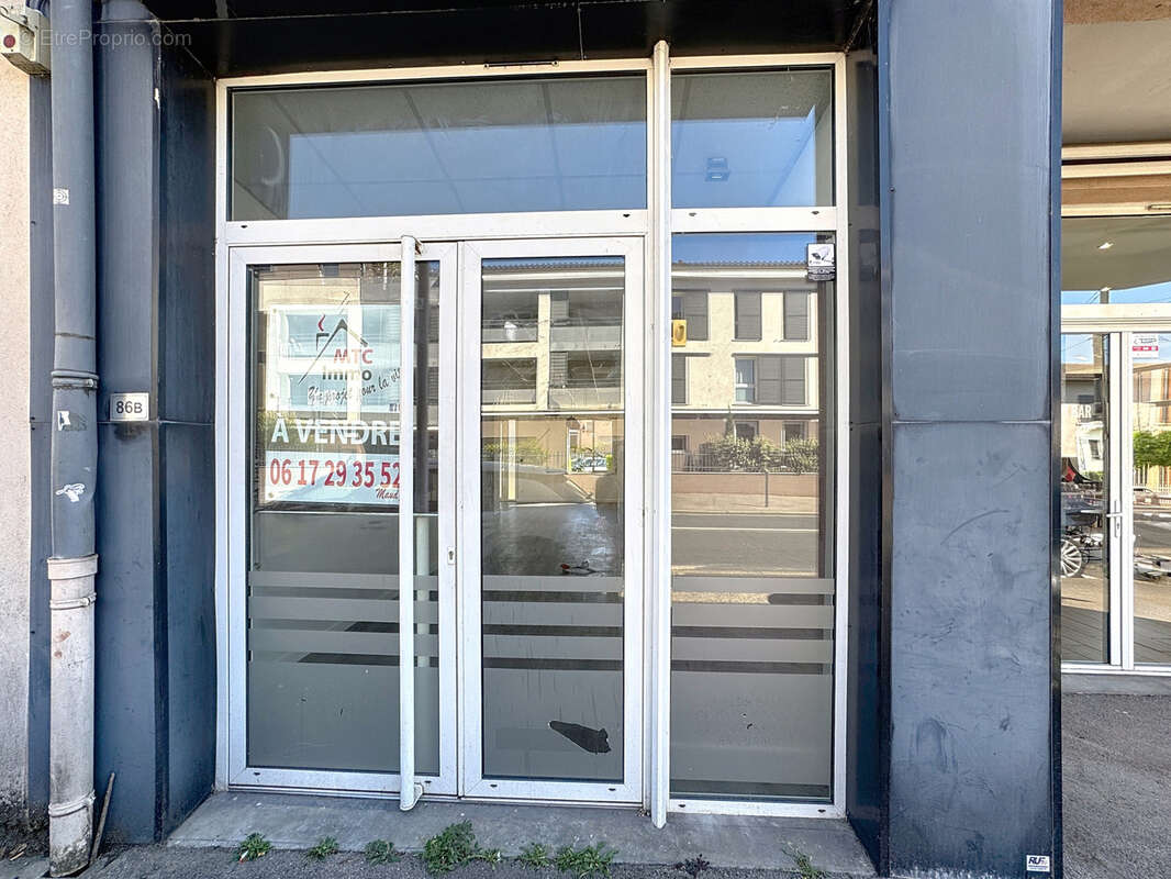 Commerce à SAINT-LAURENT-DE-MURE