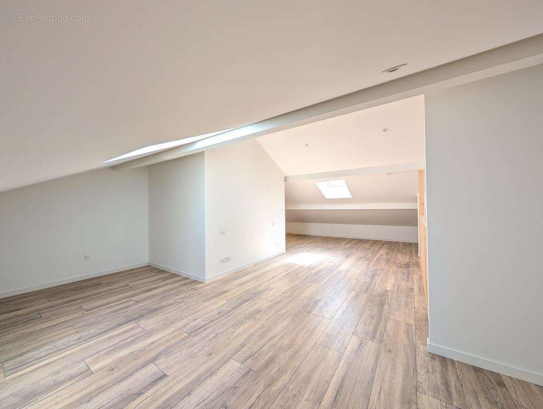 Maison à SEREZIN-DU-RHONE