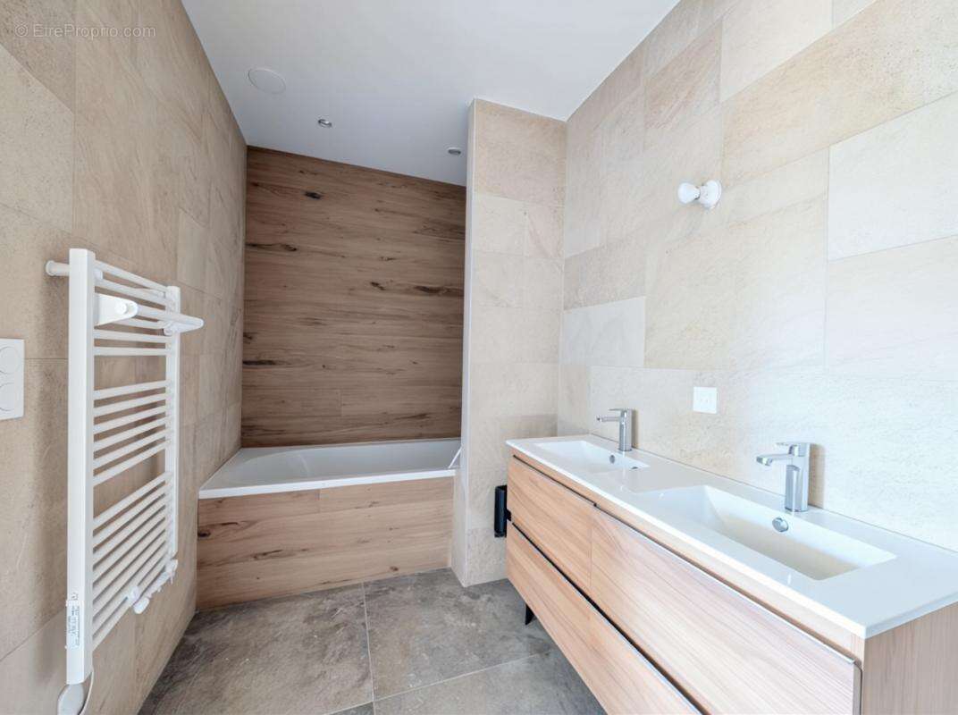 Maison à SEREZIN-DU-RHONE