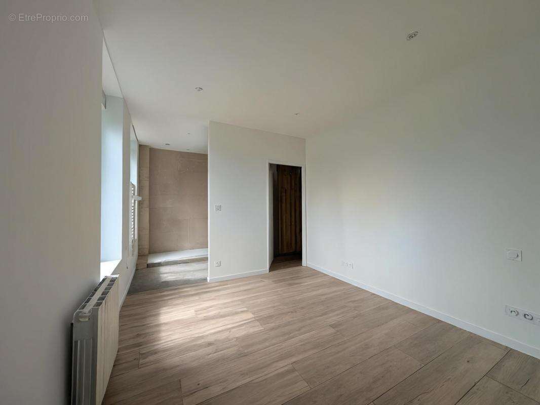 Maison à SEREZIN-DU-RHONE