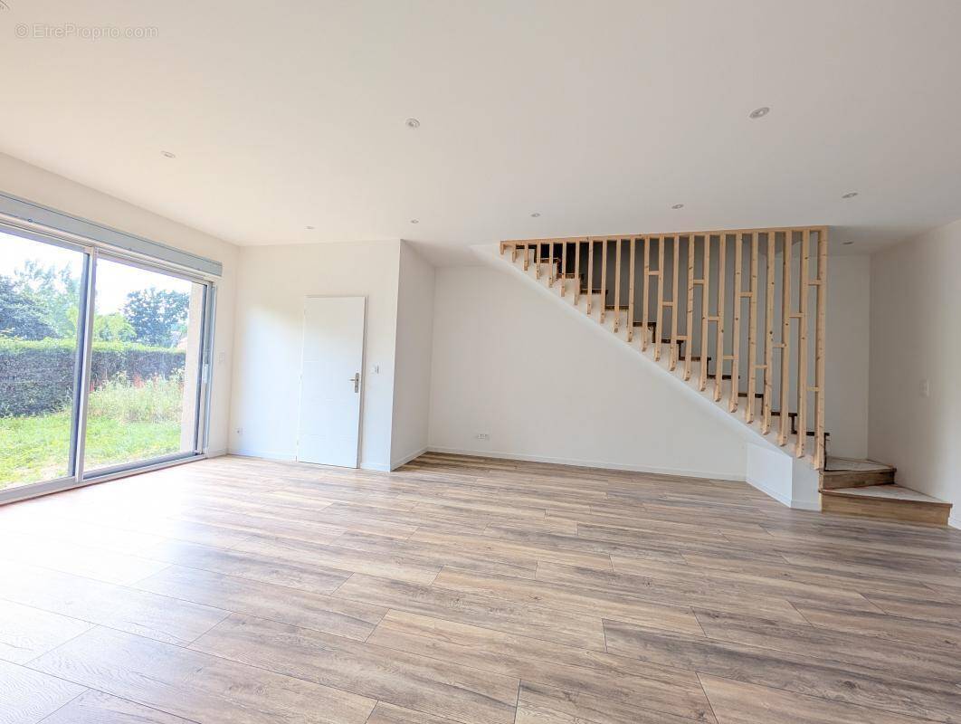 Maison à SEREZIN-DU-RHONE