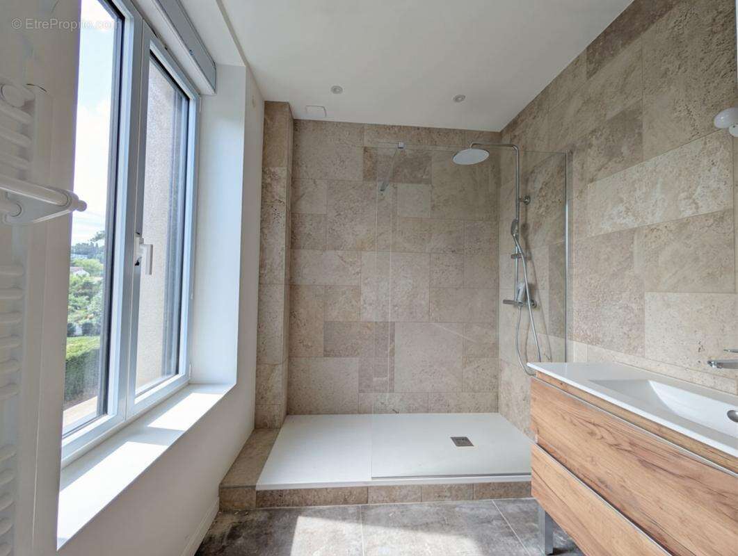 Maison à SEREZIN-DU-RHONE