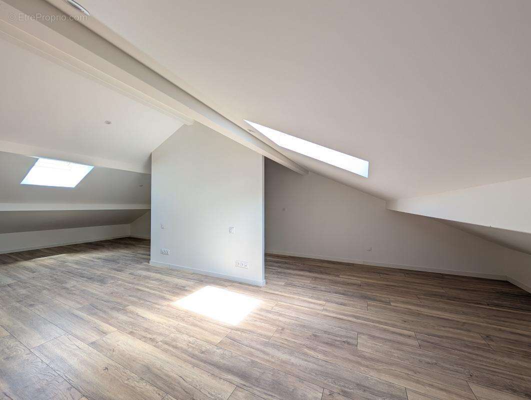 Maison à SEREZIN-DU-RHONE