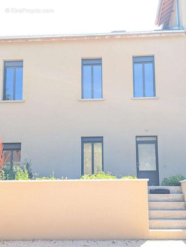 Maison à SEREZIN-DU-RHONE