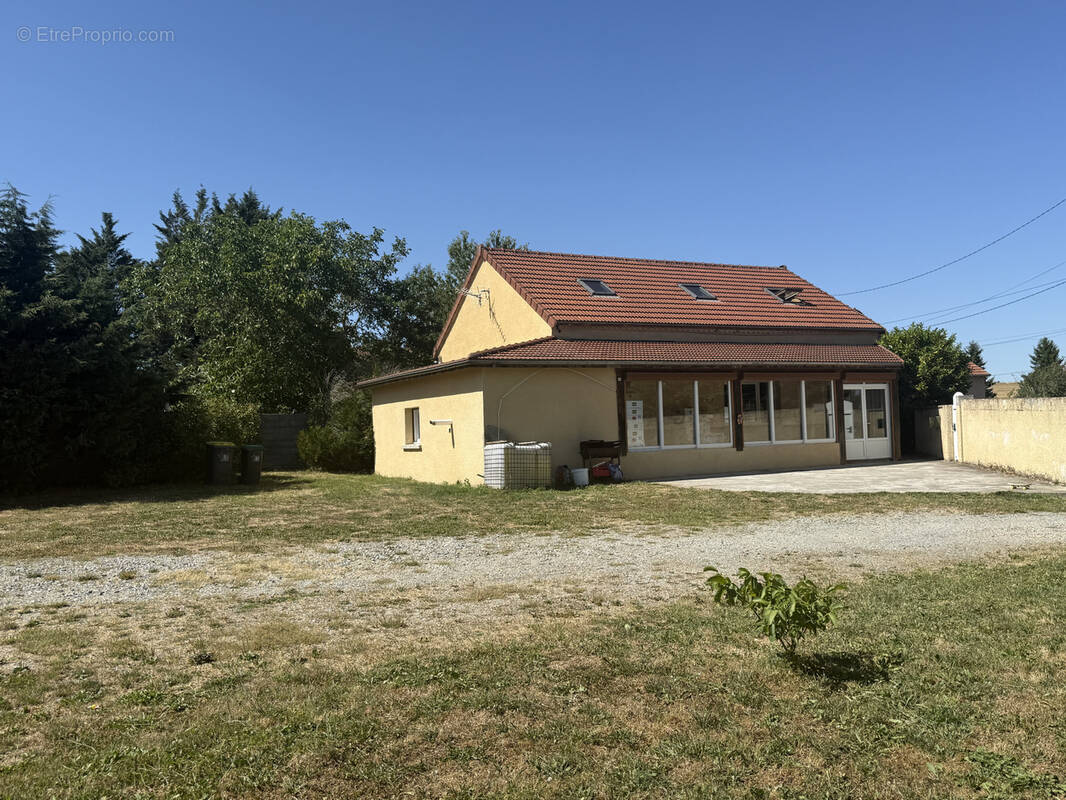 Maison à SAINT-HILAIRE-LA-CROIX