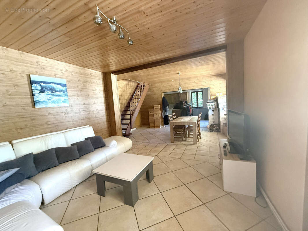 Maison à SAINT-HILAIRE-LA-CROIX