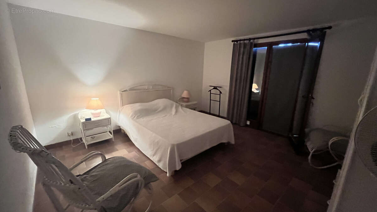 Maison à ROQUEBRUNE-SUR-ARGENS