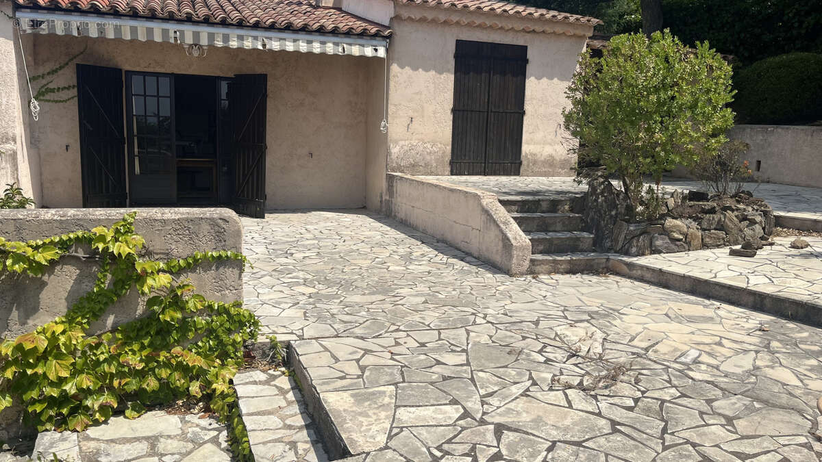 Maison à ROQUEBRUNE-SUR-ARGENS