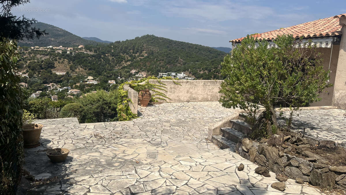 Maison à ROQUEBRUNE-SUR-ARGENS