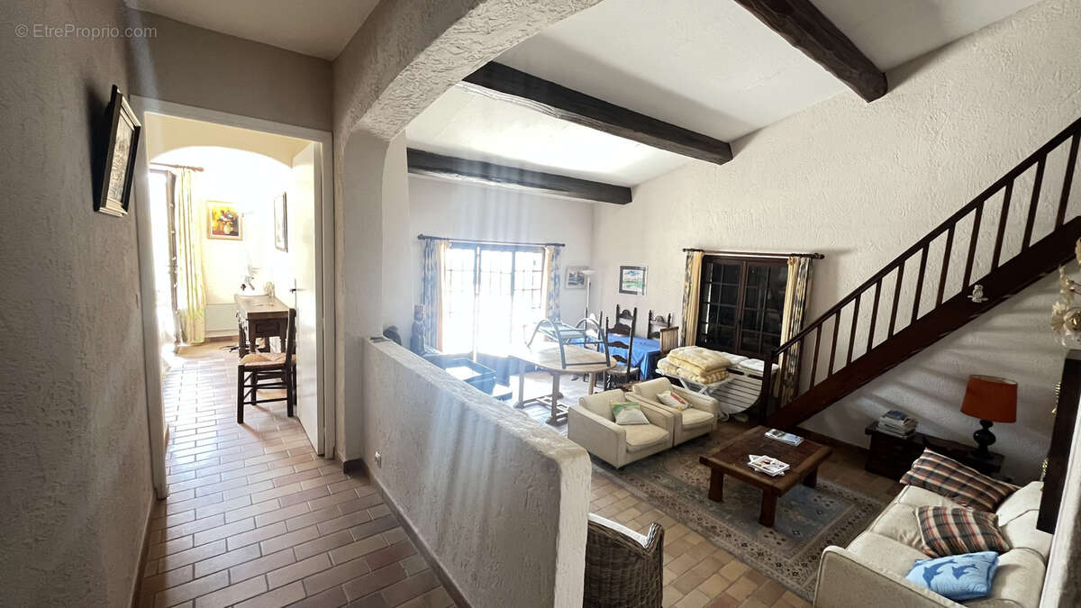 Maison à ROQUEBRUNE-SUR-ARGENS