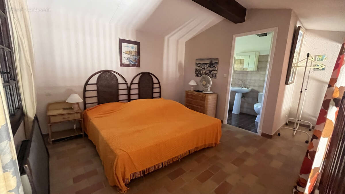 Maison à ROQUEBRUNE-SUR-ARGENS