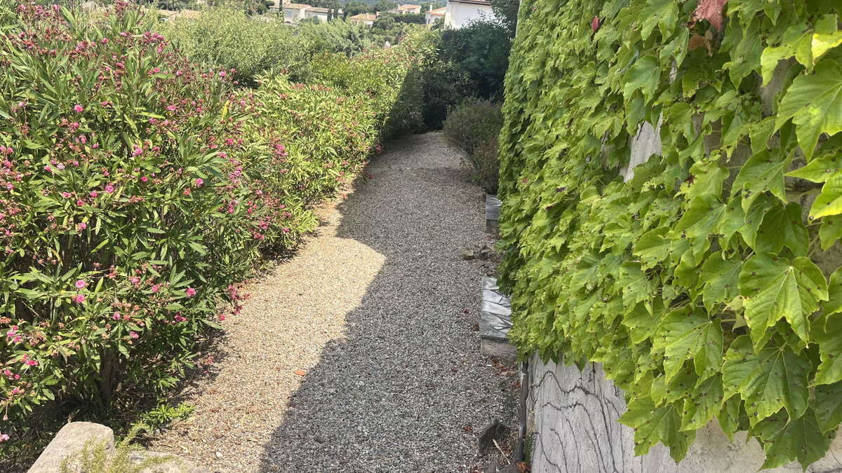 Maison à ROQUEBRUNE-SUR-ARGENS