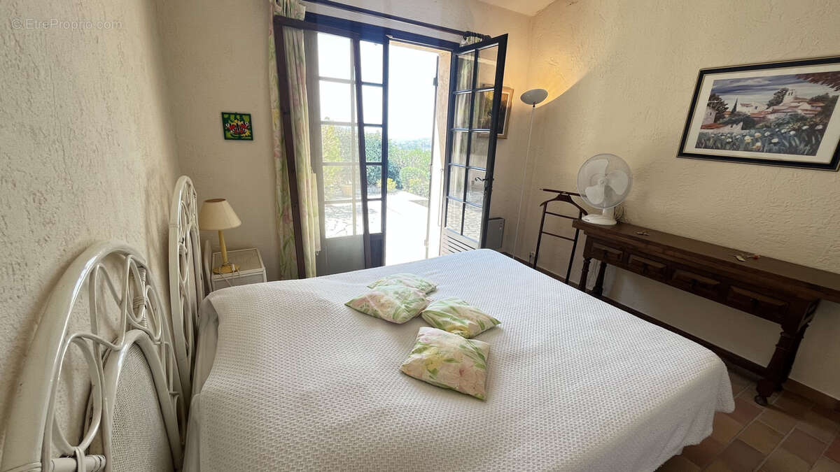 Maison à ROQUEBRUNE-SUR-ARGENS