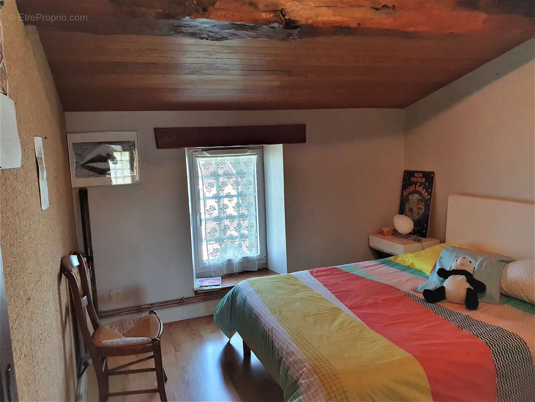 Maison à PORT-D&#039;ENVAUX