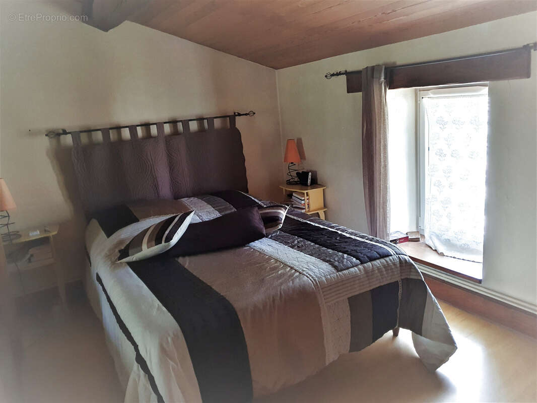 Maison à PORT-D&#039;ENVAUX