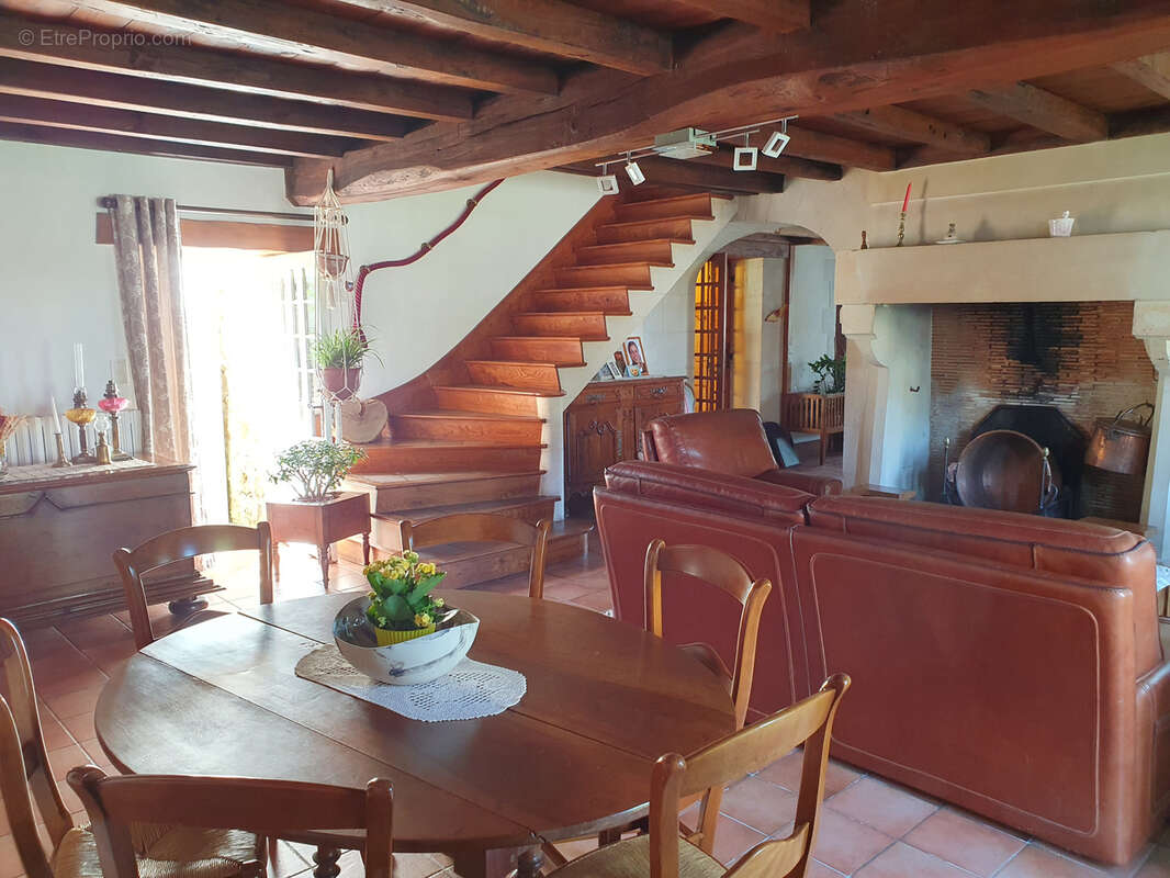 Maison à PORT-D&#039;ENVAUX