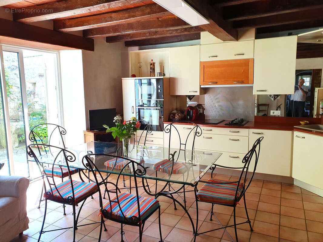 Maison à PORT-D&#039;ENVAUX