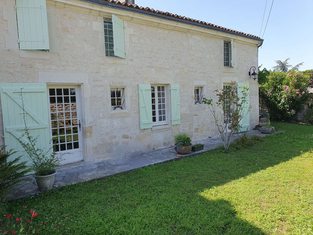 Maison à PORT-D&#039;ENVAUX