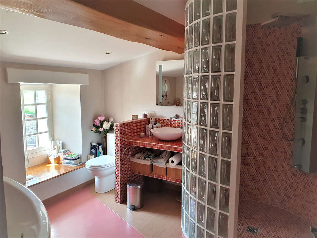 Maison à PORT-D&#039;ENVAUX