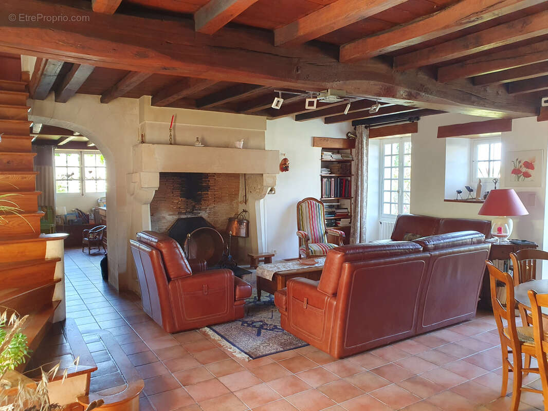 Maison à PORT-D&#039;ENVAUX