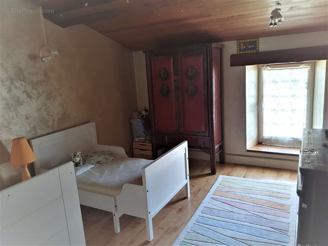 Maison à PORT-D&#039;ENVAUX