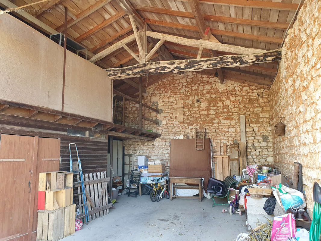 Maison à PORT-D&#039;ENVAUX