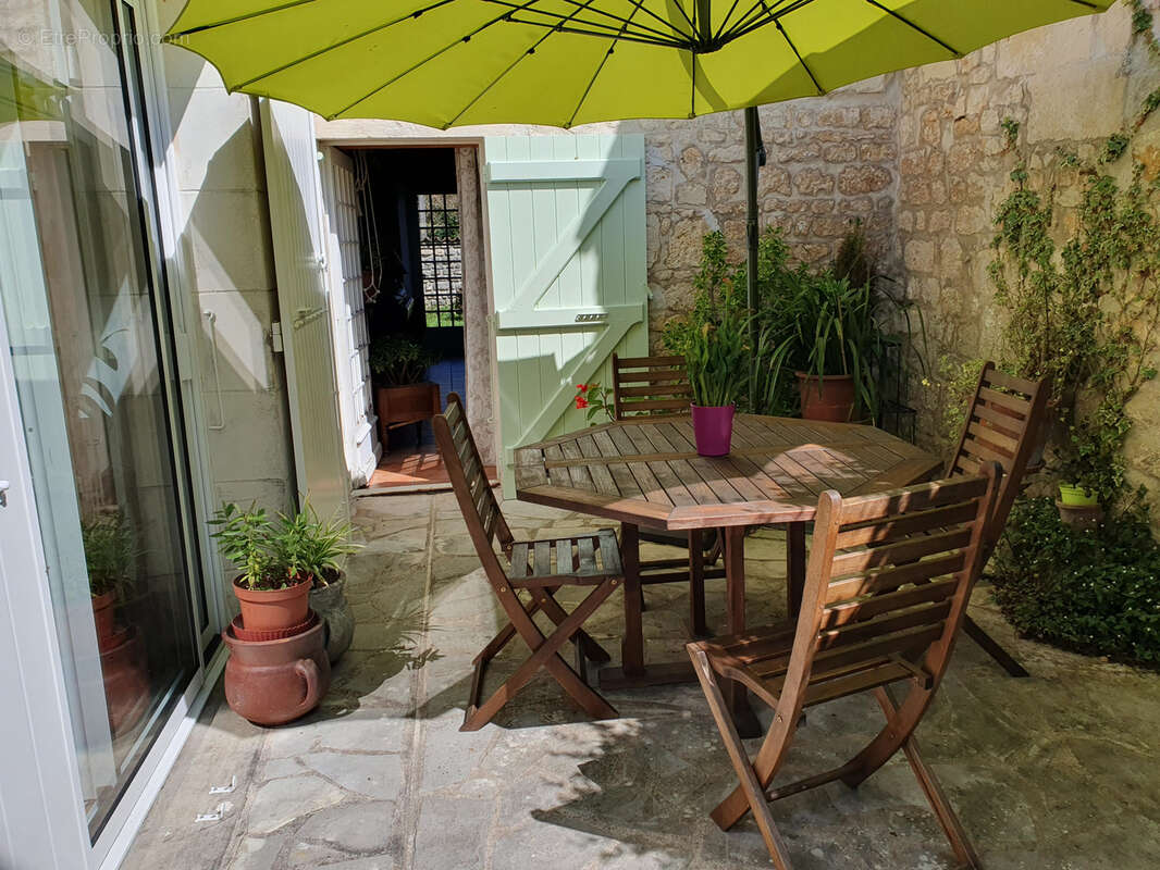 Maison à PORT-D&#039;ENVAUX