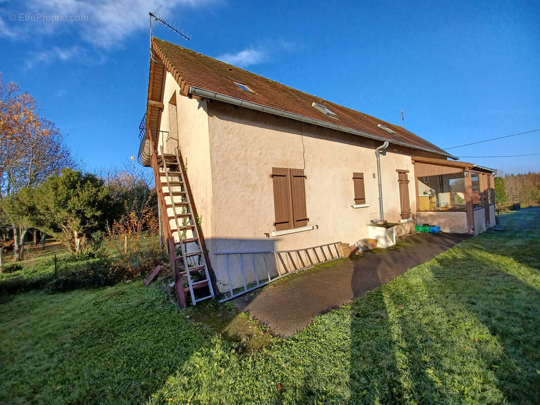 Maison à SAINT-YRIEIX-LA-PERCHE