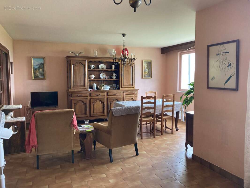 Maison à VILLIE-MORGON