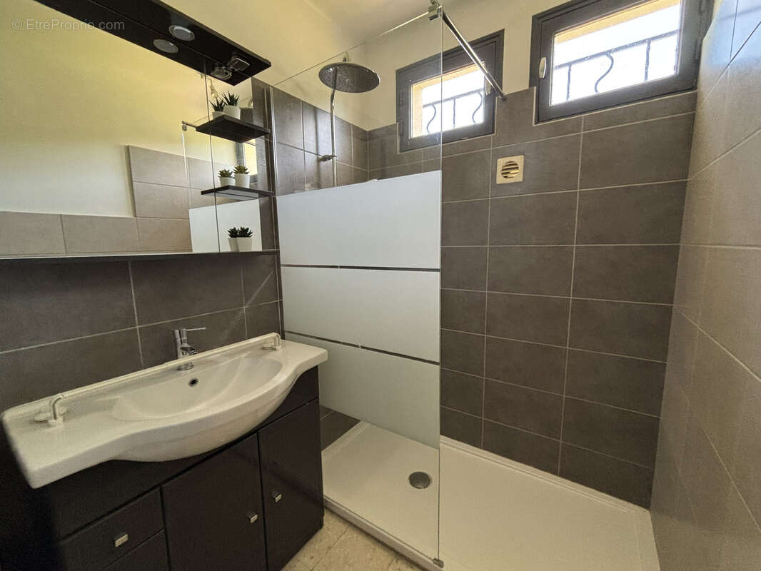 Maison à ENTRECHAUX