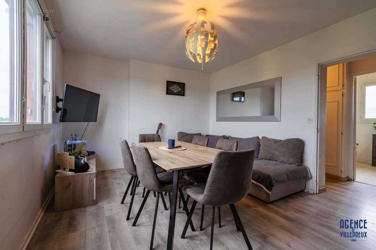 Appartement à LES CLAYES-SOUS-BOIS