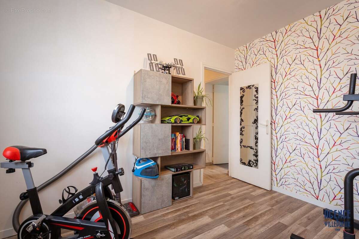 Appartement à LES CLAYES-SOUS-BOIS