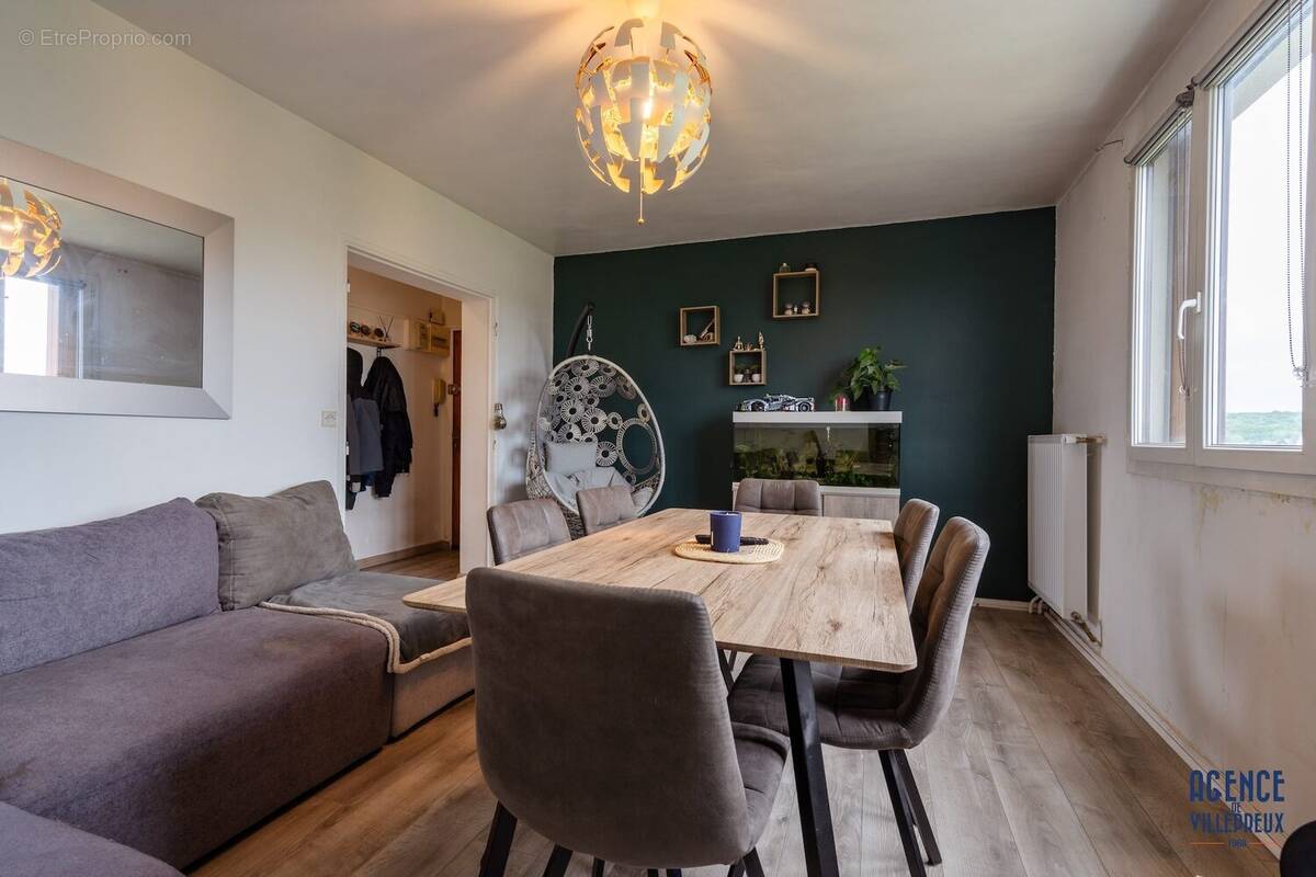 Appartement à LES CLAYES-SOUS-BOIS