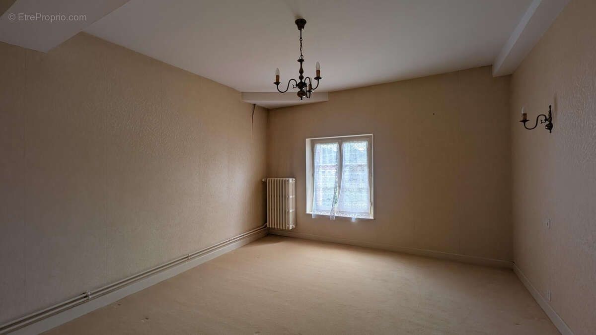 Maison à VILLEMOYENNE