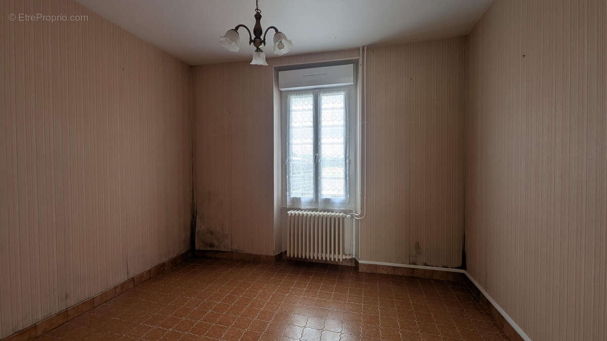 Maison à VILLEMOYENNE