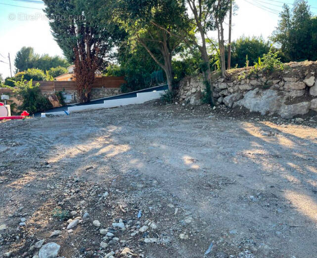 Terrain à PELISSANNE