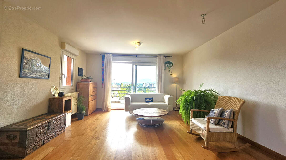 Appartement à FERNEY-VOLTAIRE