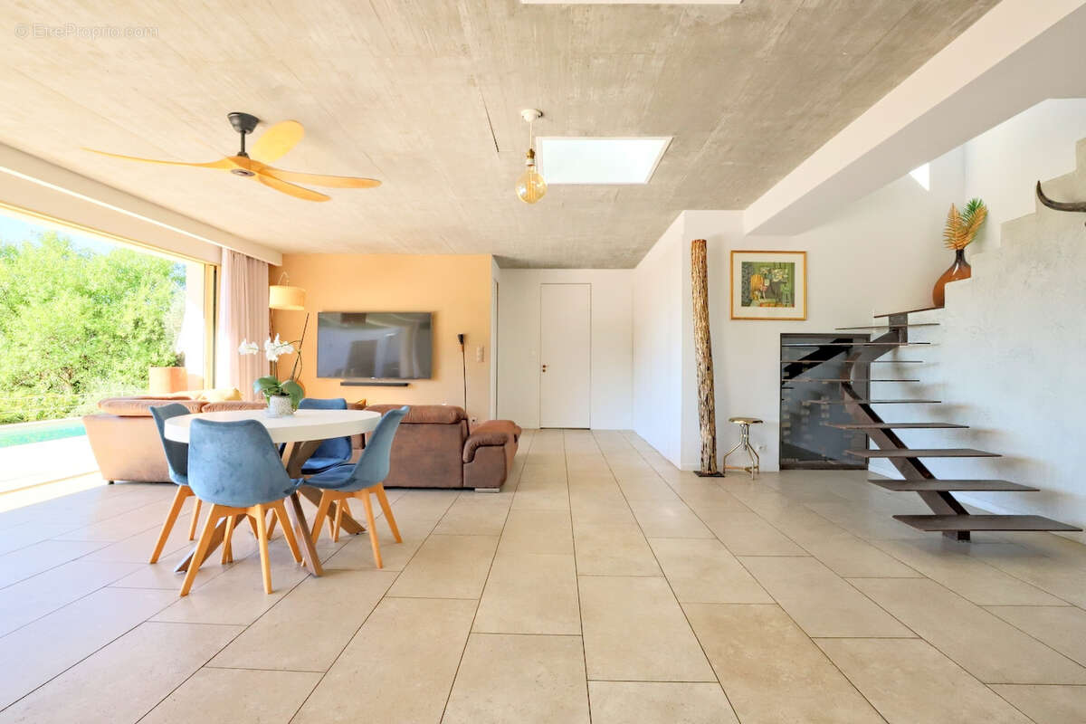 Maison à SOLLIES-PONT