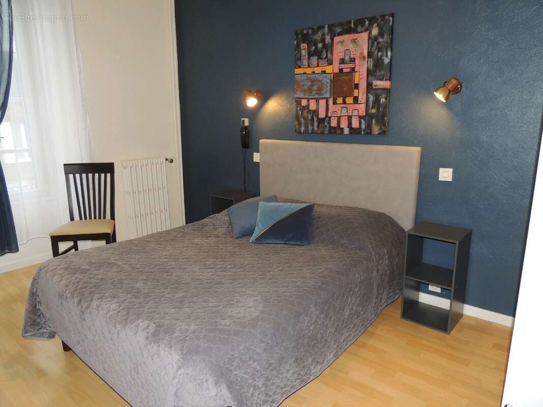 Commerce à AMBRIERES-LES-VALLEES