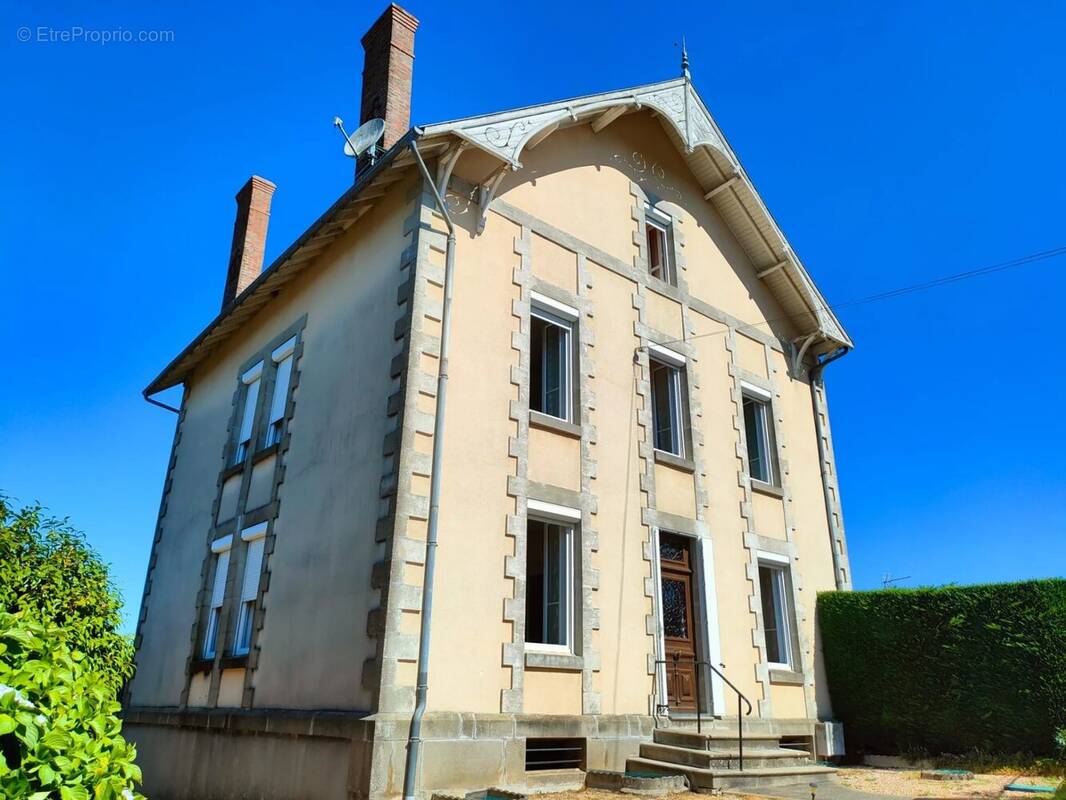 Maison à ORADOUR-SUR-VAYRES