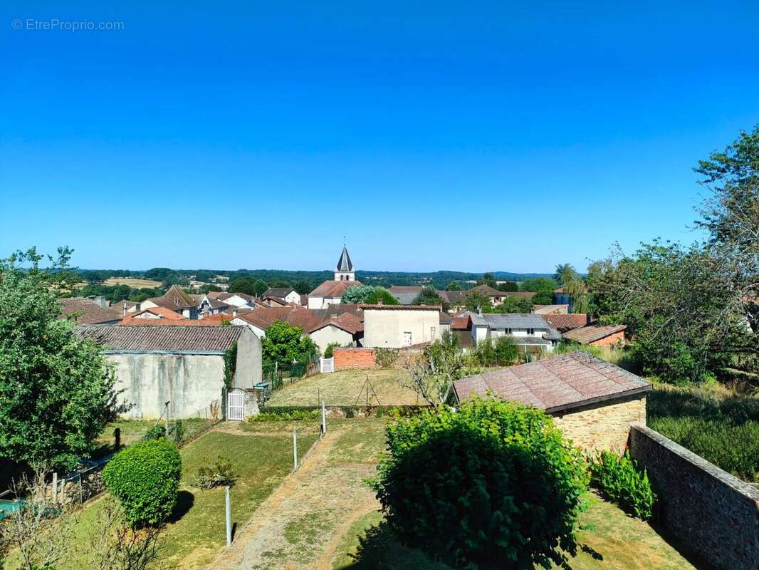 Maison à ORADOUR-SUR-VAYRES