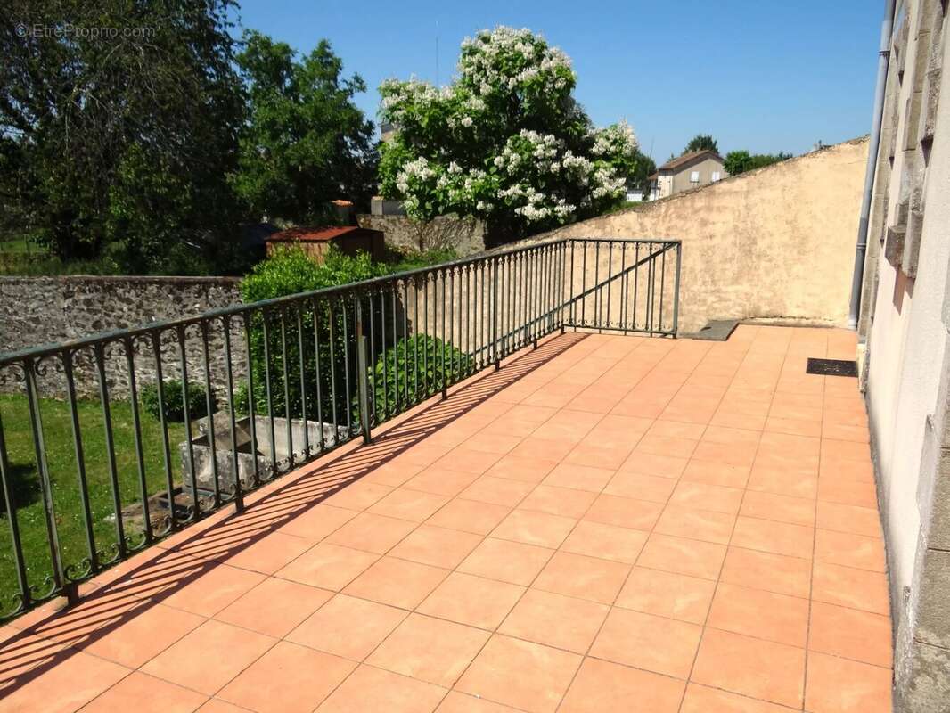 Maison à ORADOUR-SUR-VAYRES