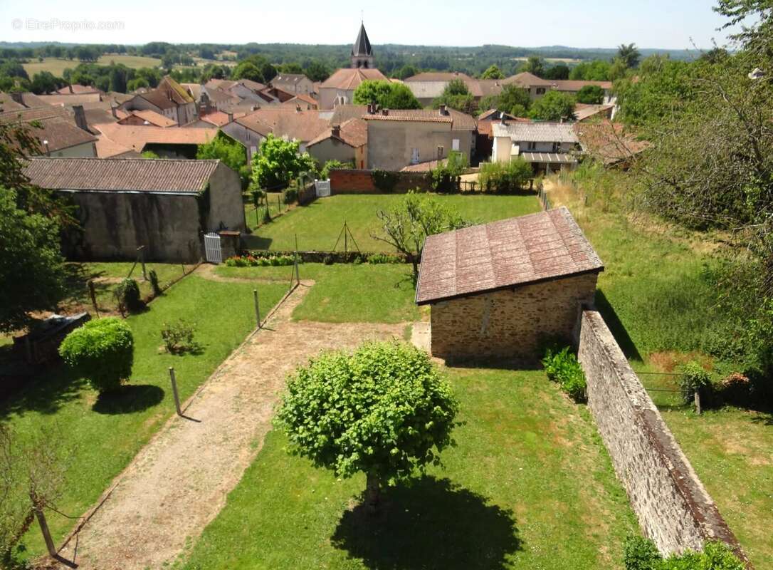 Maison à ORADOUR-SUR-VAYRES