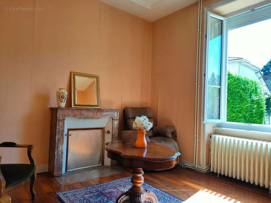 Maison à ORADOUR-SUR-VAYRES