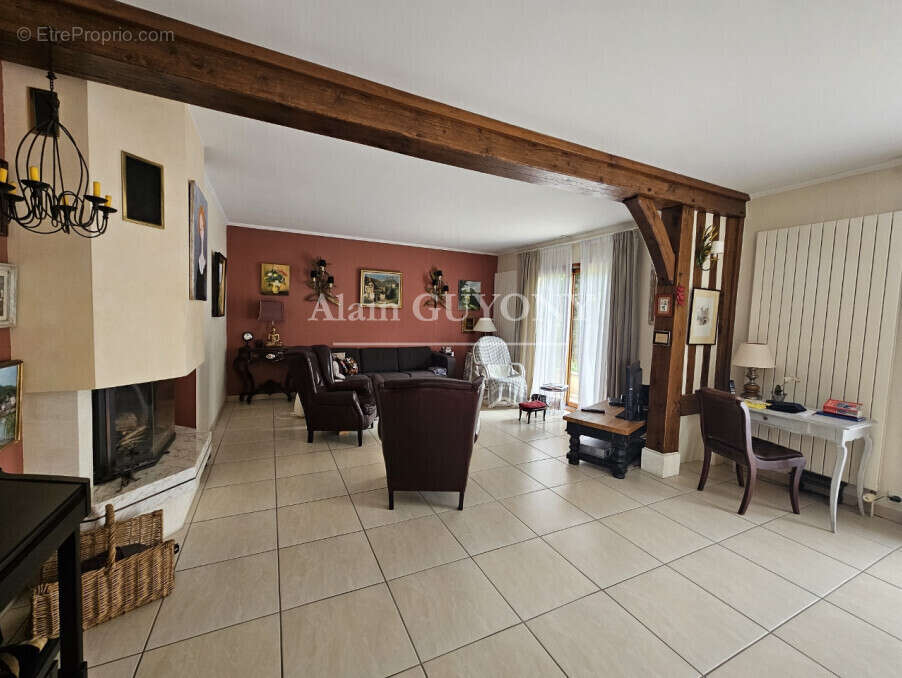 Maison à CORMEILLES